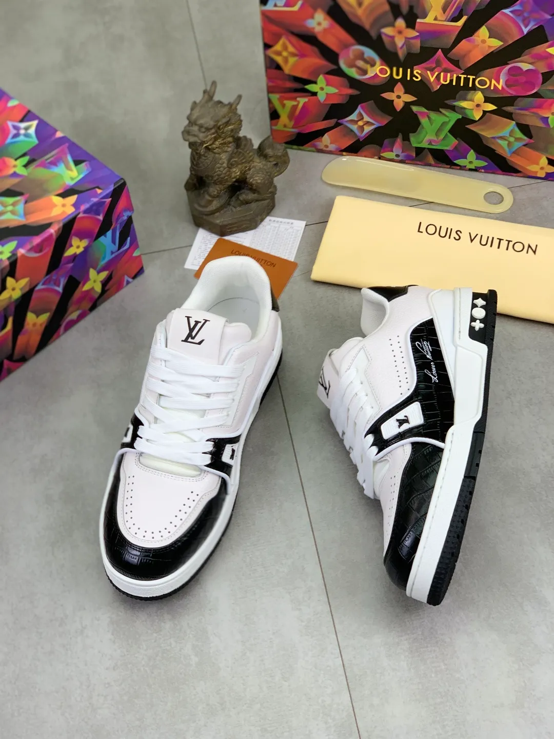 Men's men's shoes 💰P560 new style 💶【LOUIS VUITTON) (original order) new style 🍀LV Louis Vuitton *——LV classic trendy shoes! Made of imported original cowhide and water-dyed cowhide lining. The latest original wear-resistant rubber combination outsole! High quality products! Multiple colors available, code number: 38-46